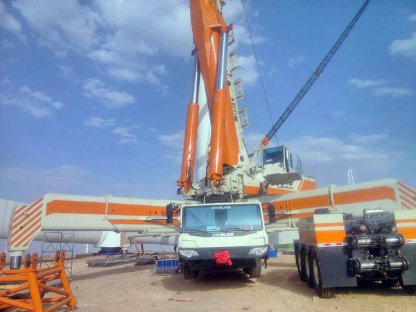 qay2000吨全地面起重机在宁夏风电项目首吊2jpg